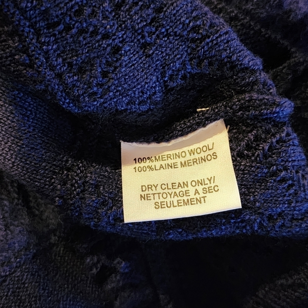 Trina Turk Navy 100% Merino Wool Fringe Sweater V-Neck Medium - Chic & Cozy - Picture 9 of 9